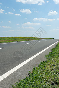 Ashalt公路蓝色天空的运输高速公路图片