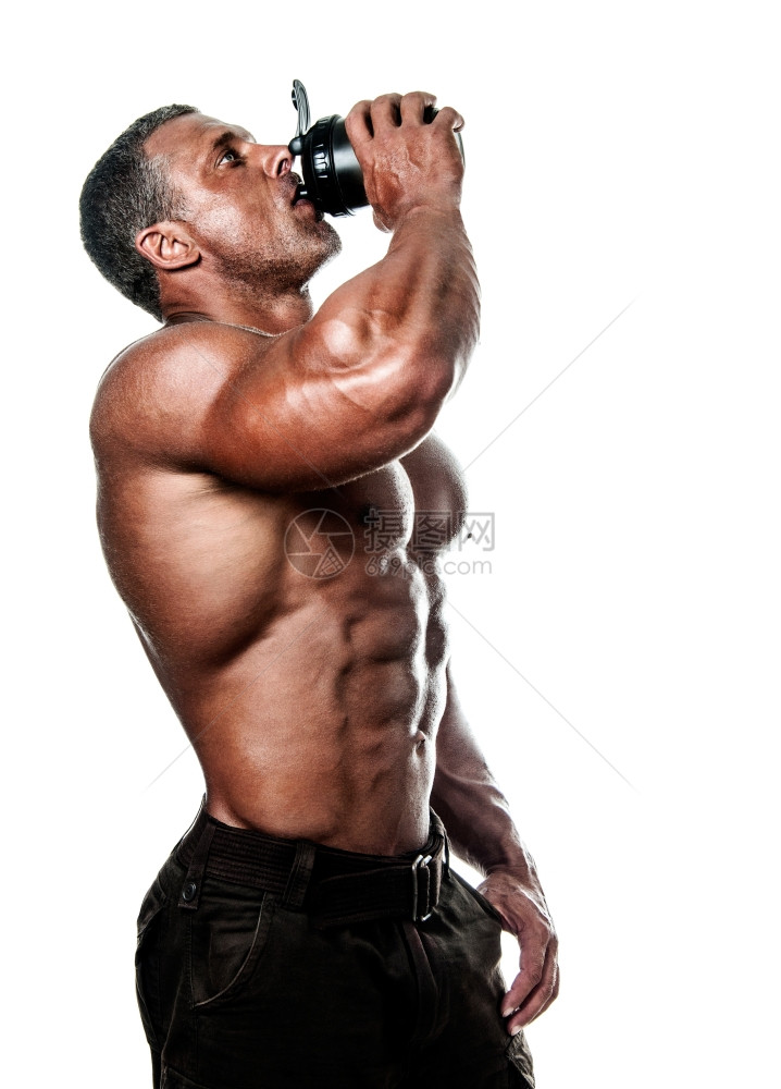 健壮的体力运动男子适合肌肉的身体孤立于白种背景图片