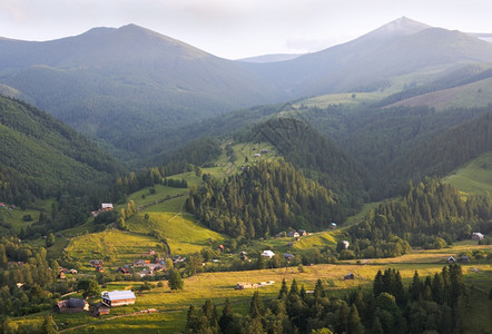 夏季山村的景象图片