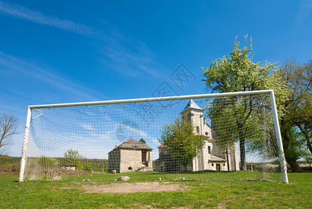 基督教素材网神圣母玛利亚教堂Ternopil地区Sydoriv村乌克兰172630年建造和足球目标背景