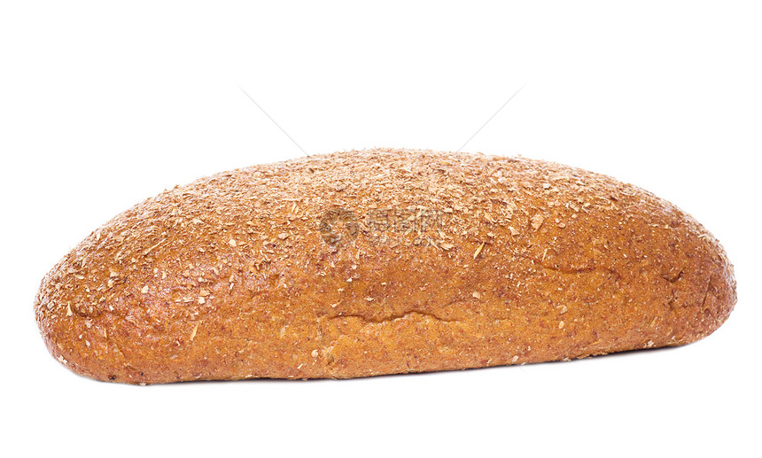 整个黑麦面包的白背景上隔绝图片