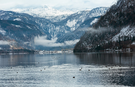 阿尔卑斯山湖格伦德尔西视图奥地利图片