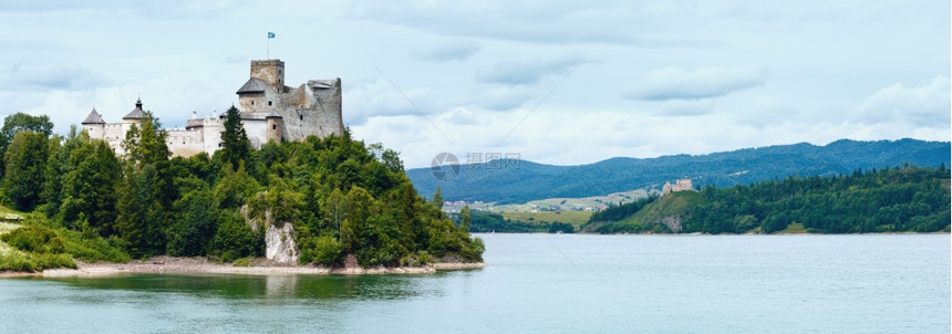 Niedzica城堡或Dunajec城堡夏季多云全景波兰建于1320年至6之间以及Czorztyn城堡的废墟右边14世纪图片