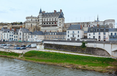 Louire河岸法国的安伯伊西皇家城堡春季市观图片素材