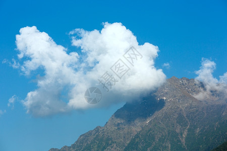 顶峰山夏季风景天空有云背景图片