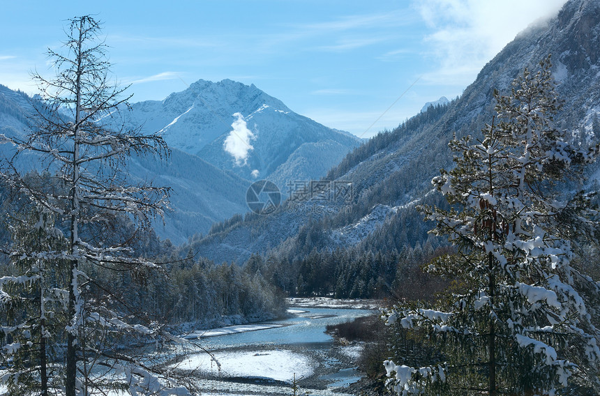 山河冬季风景奥地利蒂罗尔图片