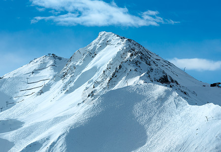 上午SilvrettaAlps山坡有滑雪车的铁轨奥地利提洛尔攀登高清图片素材
