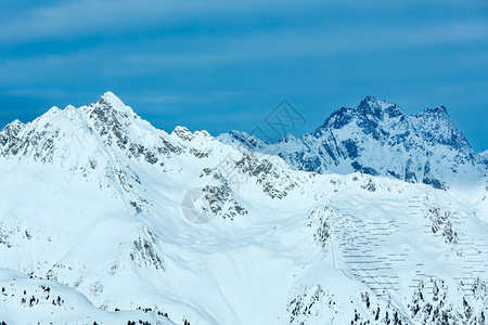 上午SilvrettaAlps风景观有屏障无法在斜坡上积雪奥地利提洛尔滑雪高清图片素材