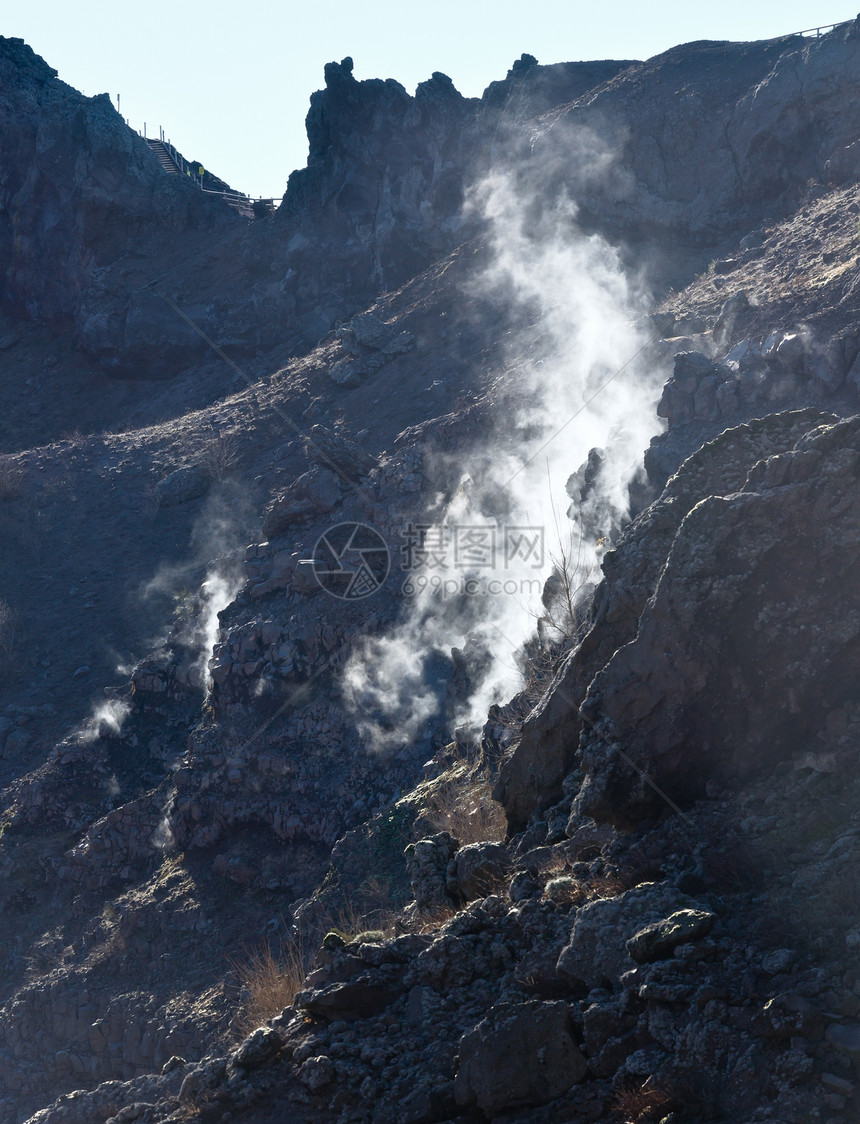 意大利那不勒斯附近Vesuvius火山的弹坑图片