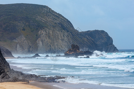 Castelejo海滩葡萄牙阿尔加维夏季大西洋岩石海岸和风暴图片