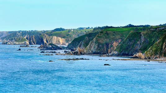 夏季大西洋海岸从班牙阿斯图里亚的雷加利纳预告背景图片