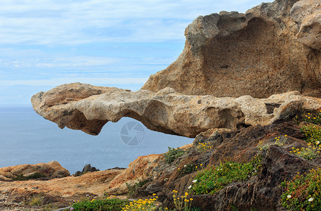 西班牙加泰罗尼亚州科斯塔布拉瓦CostaBrava前方岩石层的CreusCapdeCreusCapCreus地中海岩石岸夏季风景背景