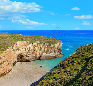 Cantabric海岸夏季风景CatheralsBeachLugoGalicia西班牙蓝色天空有云彩低的高清图片素材