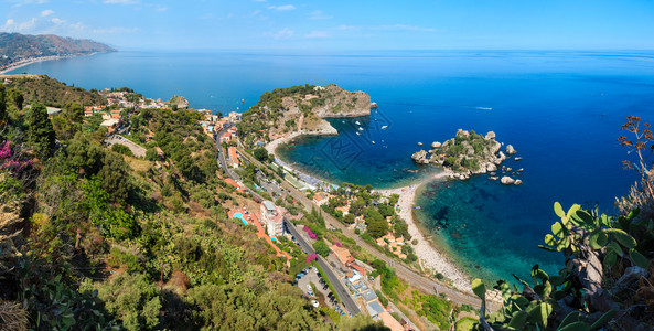 意大利西里岛Taormina从上到楼梯陶尔米纳的美景全西里海岸滩和伊索拉贝岛人们无法辨认两针缝合全景绿高清图片素材