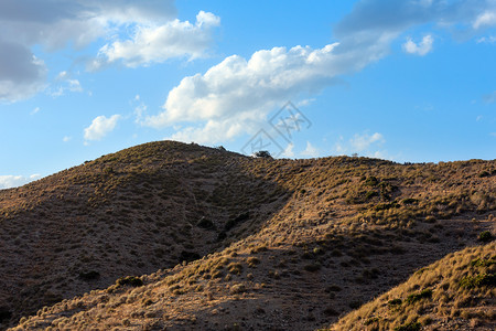 在离马扎龙不远的山丘西班牙穆亚的山地景观中背景图片
