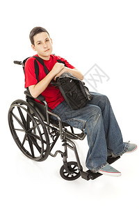 坐在轮椅上的残疾少年男孩肖像全身被隔离严重表达方式图片