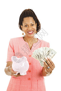 美女在小猪银行存钱孤立在白色上图片