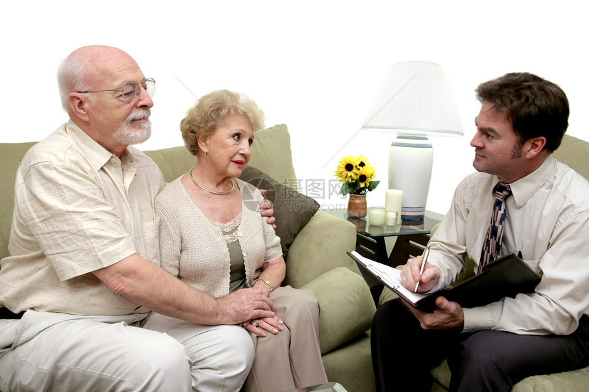 老年夫妇与婚姻顾问交谈也可能是家中的推销员图片