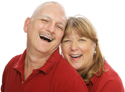 快乐的中年夫妇一起笑孤立的白种人图片