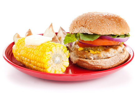 健康的火鸡汉堡玉米在鳕鱼上和烤土豆织品在白色背景背景图片