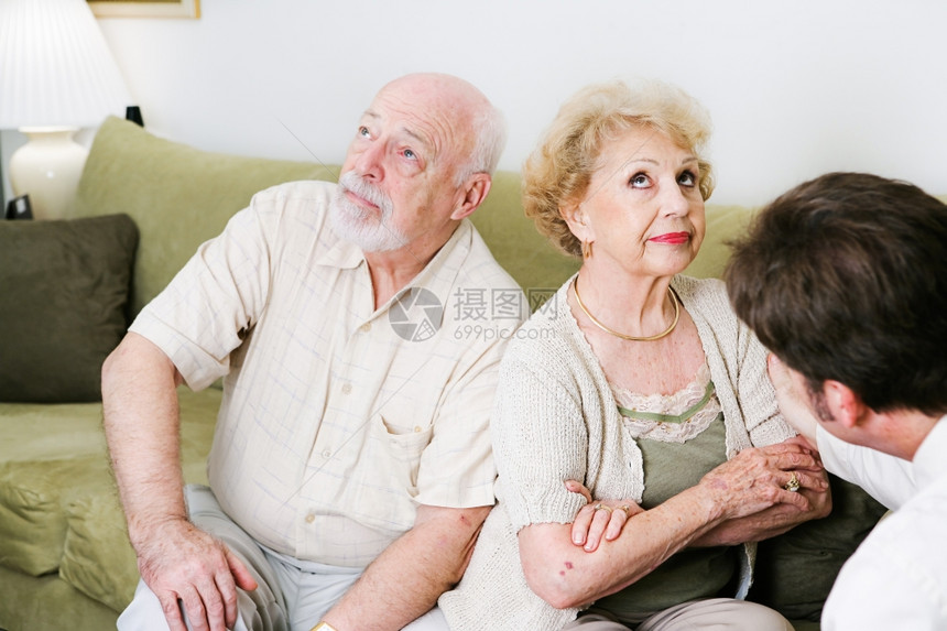 高龄夫妇见婚姻顾问图片