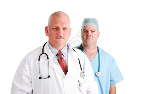 成熟的医生和年轻些外科实习生表现严重的医疗队孤立白色头发高清图片素材
