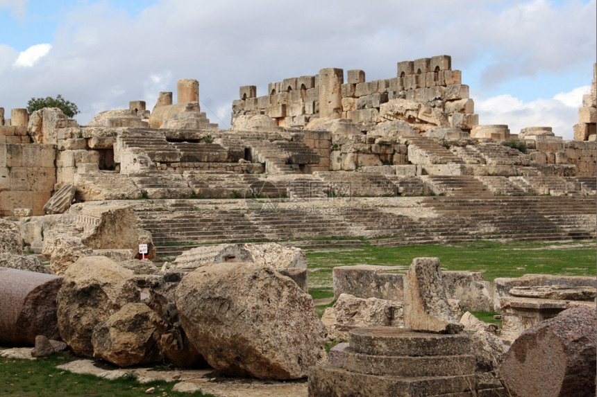 黎巴嫩Baalbeck旧罗马寺庙的废墟图片