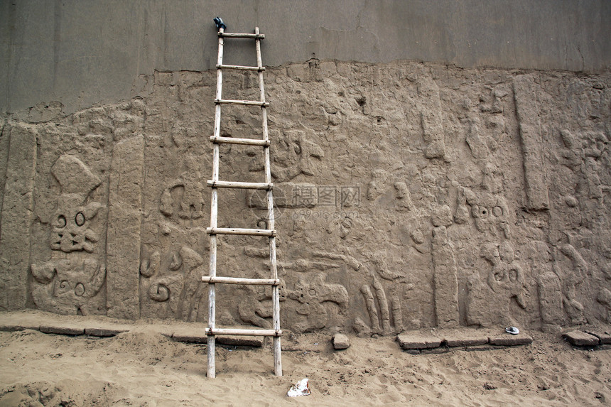 秘鲁ChanChan的云梯和废墟墙图片