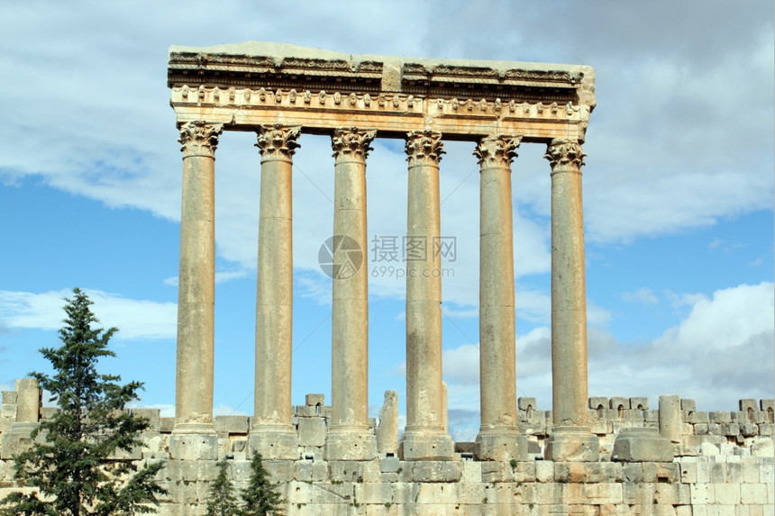 黎巴嫩Baalbeck的罗曼寺庙柱图片