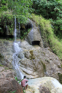 泰国埃拉万Erawan瀑布岩石摄影师图片