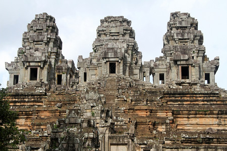 柬埔寨吴哥金边巴正寺顶部图片
