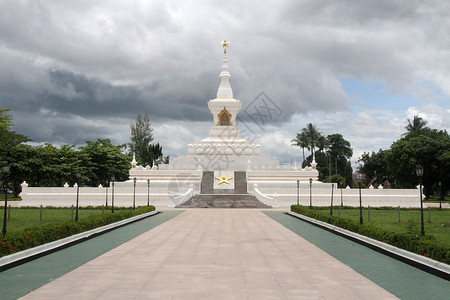 老挝万象市中心的战争纪念碑高清图片