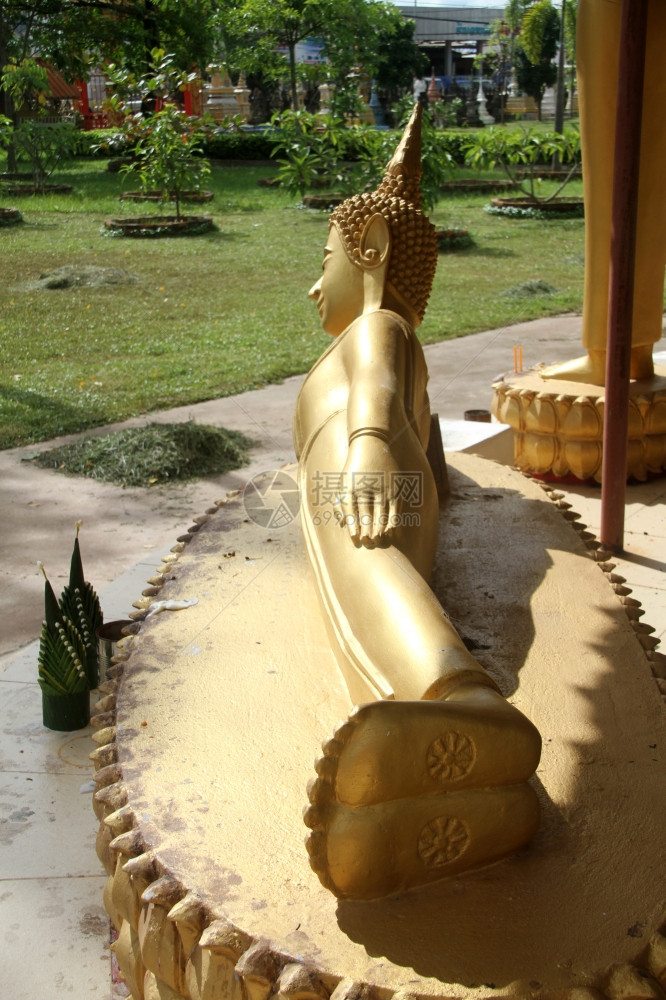 老挝万象修道院的金大沉睡佛图片