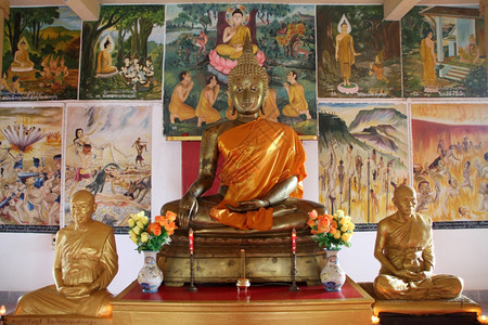 老挝琅勃拉邦三帝斋内的金佛图片