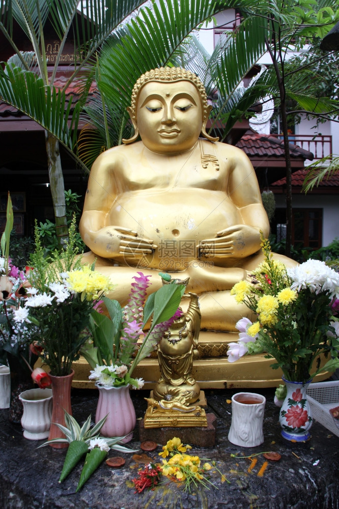 在泰国清莱佛教修道院的金图片