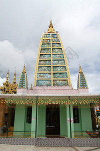 缅甸仰光ShweDagon塔附近的印度佛教寺庙图片