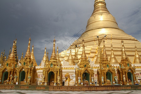 缅甸仰光的ShweDagon塔图片