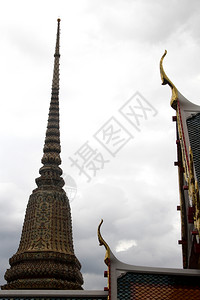 泰国曼谷WatPho的寺庙屋顶图片