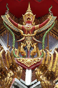 泰国万隆邦戈克瓦特的寺庙墙上加鲁达图片