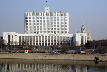 俄罗斯莫科河上的政府大楼图片