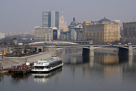 俄罗斯莫科河和城市建筑图片
