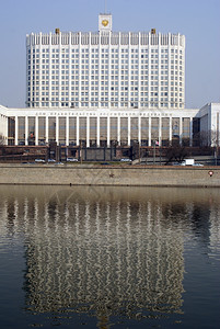 俄罗斯莫科河边的白墙建筑图片