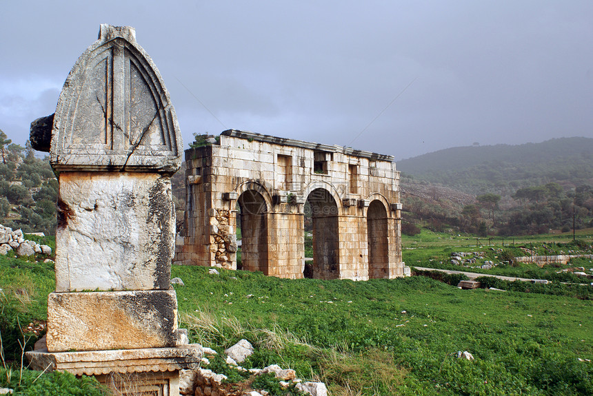 土耳其帕塔拉的Sarcophagus和旧门图片