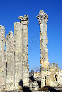 土耳其西里夫克附近的Uzunjaburch的宙斯寺庙柱图片