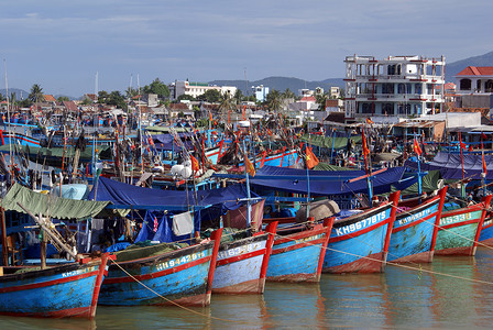 越南中部NhaTrang的船图片