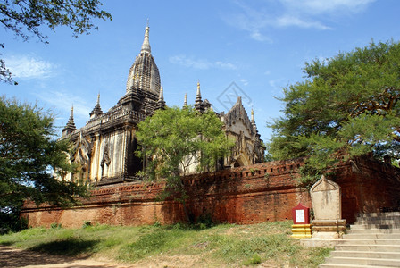 缅甸旧巴甘的寺庙和砖墙图片