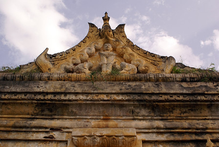 缅甸曼德勒因瓦MahaAungmyeBonzan寺庙屋顶图片