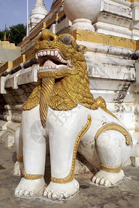 缅甸曼德勒Inwa的MahaAungmyeBonzan修道院角的狮子图片
