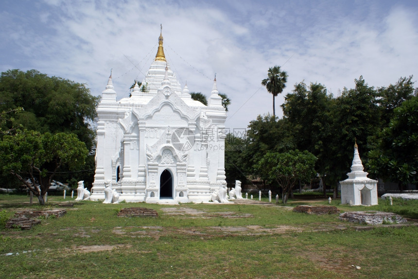 缅甸曼德勒明贡白寺院图片