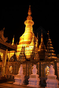 缅甸Pyey的ShwesandawPaya宝塔图片